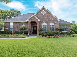 311 Oaks Grande Rd, Mont Belvieu, TX 77523