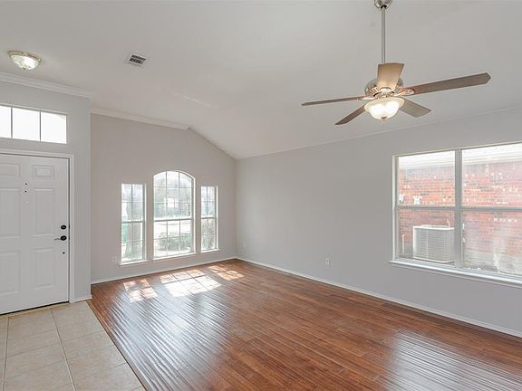 4th image of 905 Stoneway Dr