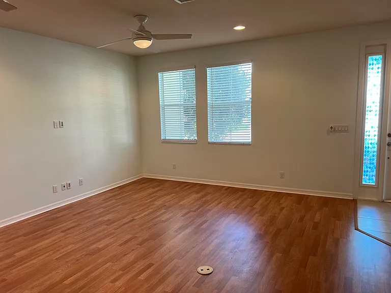 3228 S Caroline Dr — Photo 2