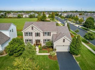 33 W Ellington Ct, South Elgin, IL 60177