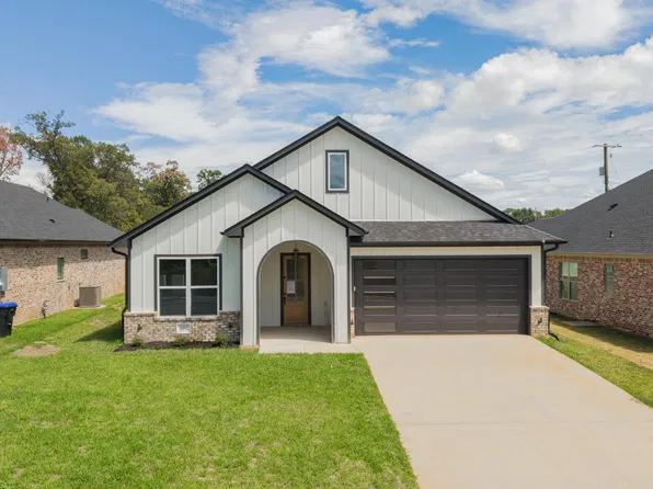 3902 French Dr, Longview, TX 75604