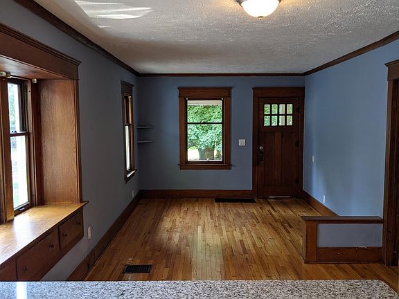 3rd image of 132 S Hayford Ave