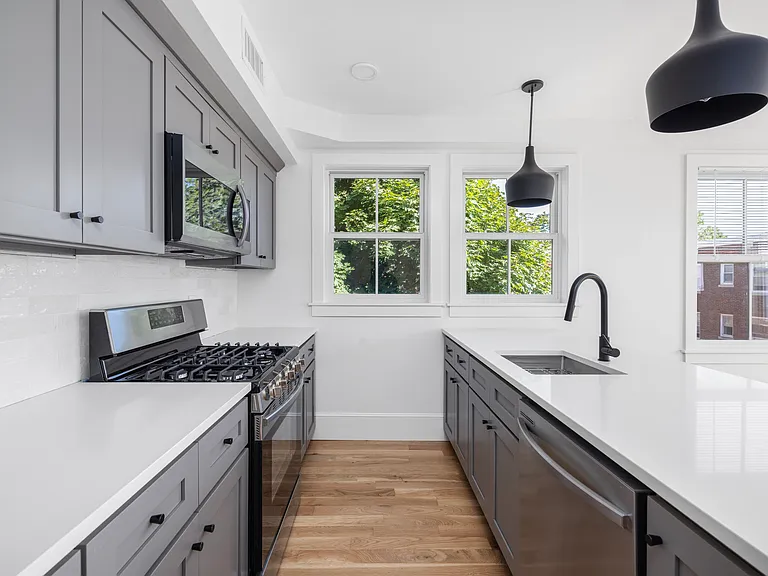 291 Governor St #201 — Photo 3