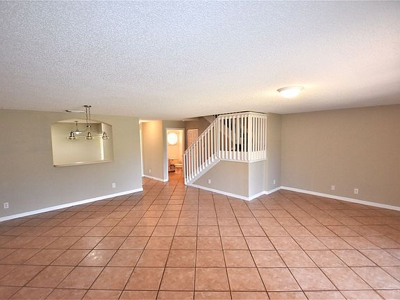 3rd image of 1012 Arezzo Cir