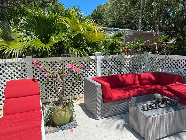 720 Lantana Ln #F — Photo 11
