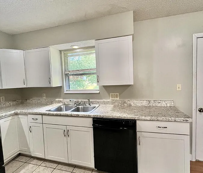 2605 Singing Hills Dr — Photo 7
