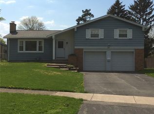 35 Shadowbrook Dr, Rochester, NY 14616