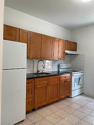 2nd image of 3120 Jerome Ave APT 2