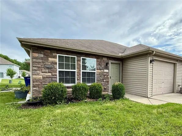 102 SW Rock Garden Ln, Blue Springs, MO 64064