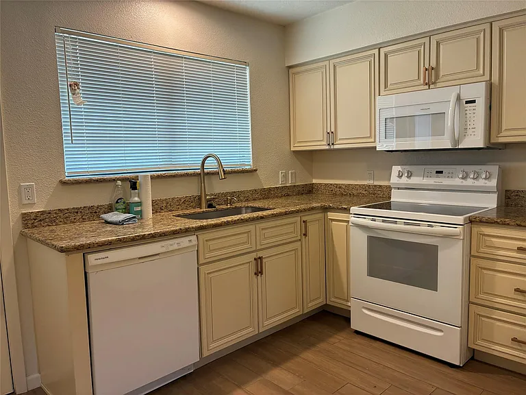 6401 Deihl Rd #1011 — Photo 9