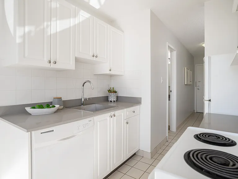 1160 Haro St #303 — Photo 10