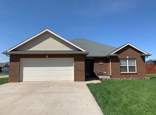820 Travis Cir, Centralia, MO 65240