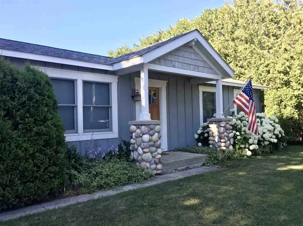 1215 Atkins Rd, Petoskey, MI 49770