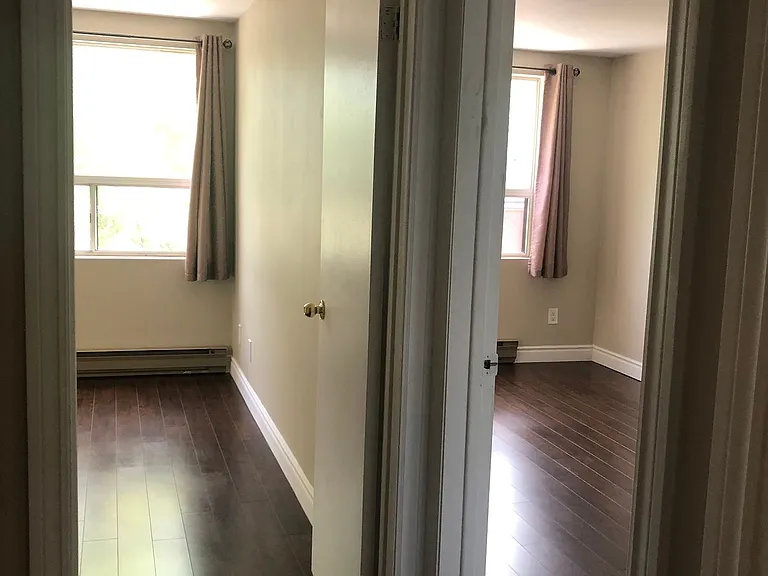 1389 Danforth Ave #B — Photo 13