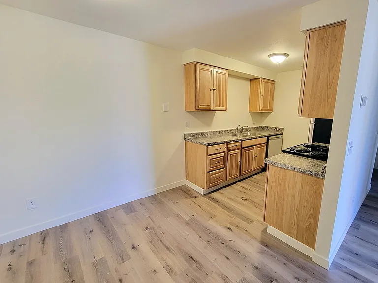 Kingswood Apartments — Photo 6