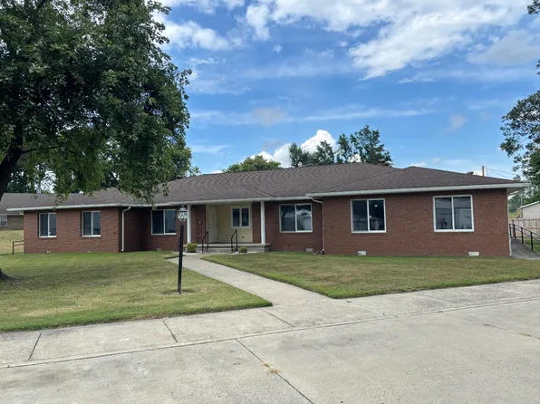 121 N Division St, Mount Carmel, IL 62863