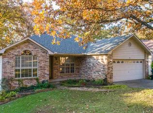 46 Summit Ridge Dr, Little Rock, AR 72211