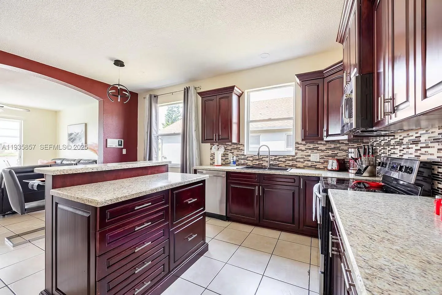 5 bed, 2.0 bath, $2,800 — Photo 2