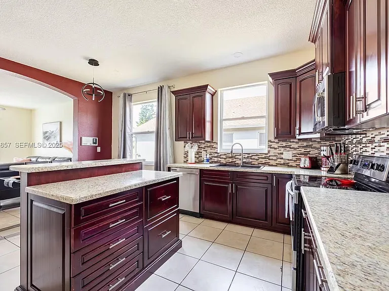 2139 Mallard Creek Cir — Photo 2