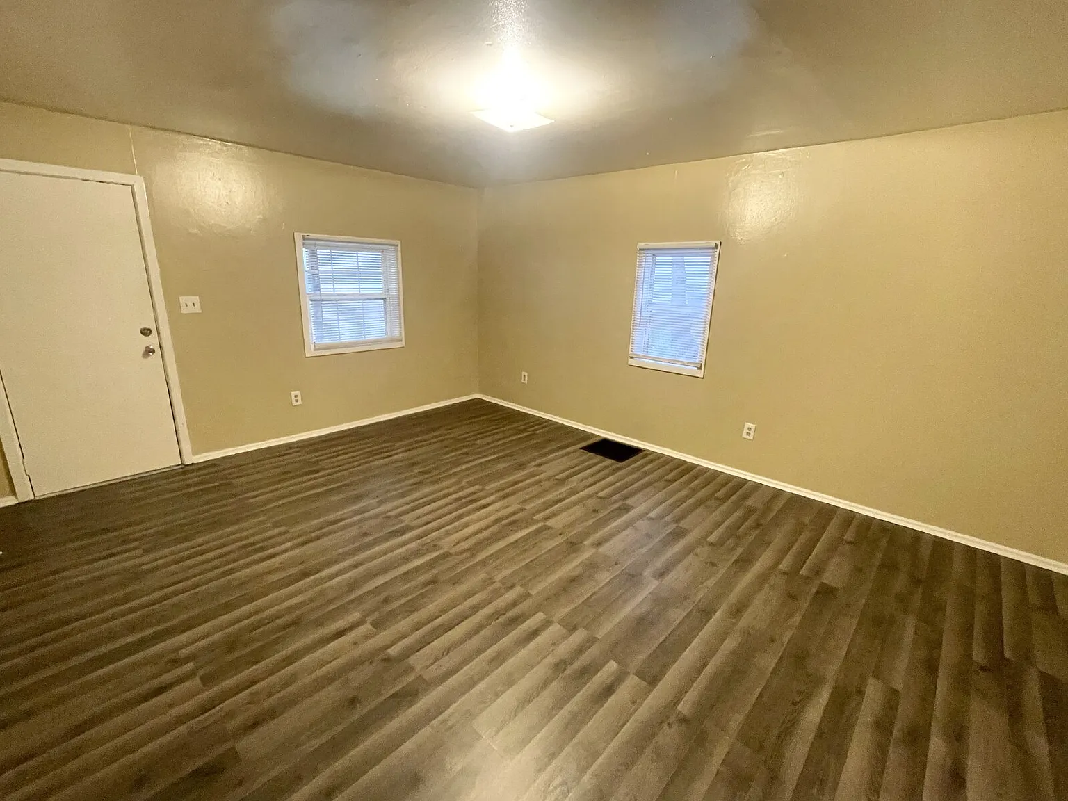 2 bed, 1.0 bath, $650 — Photo 2