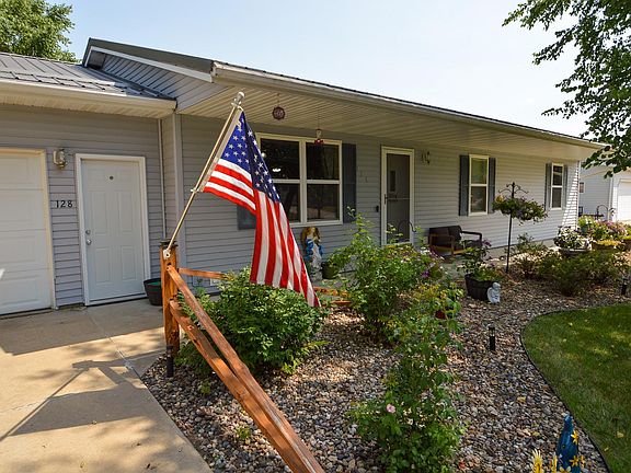3rd image of 128 Wildwood Ct