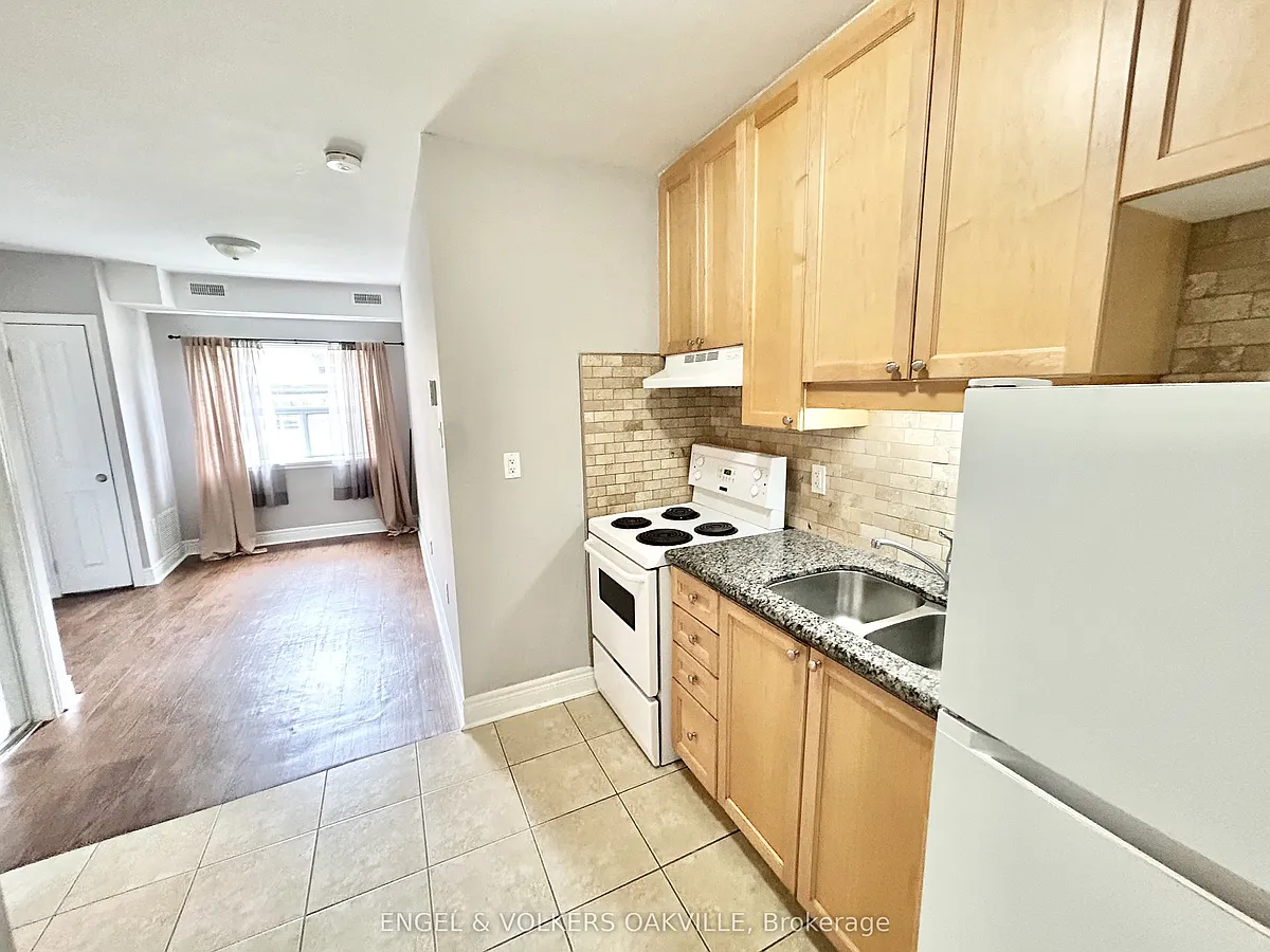 Building Photo - 15 33rd St #109