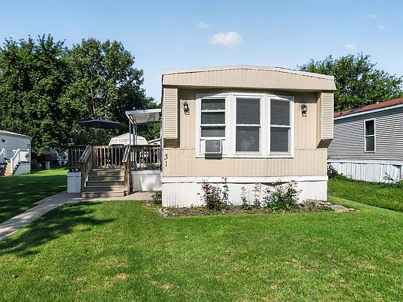 3rd image of 31 Woodcrest Dr