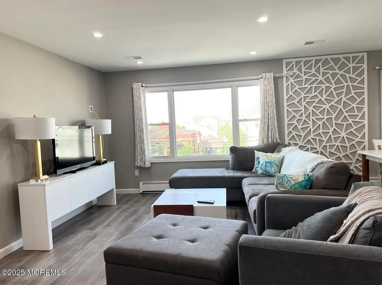 3 bed, 1200 sqft, $2,200 — Photo 3
