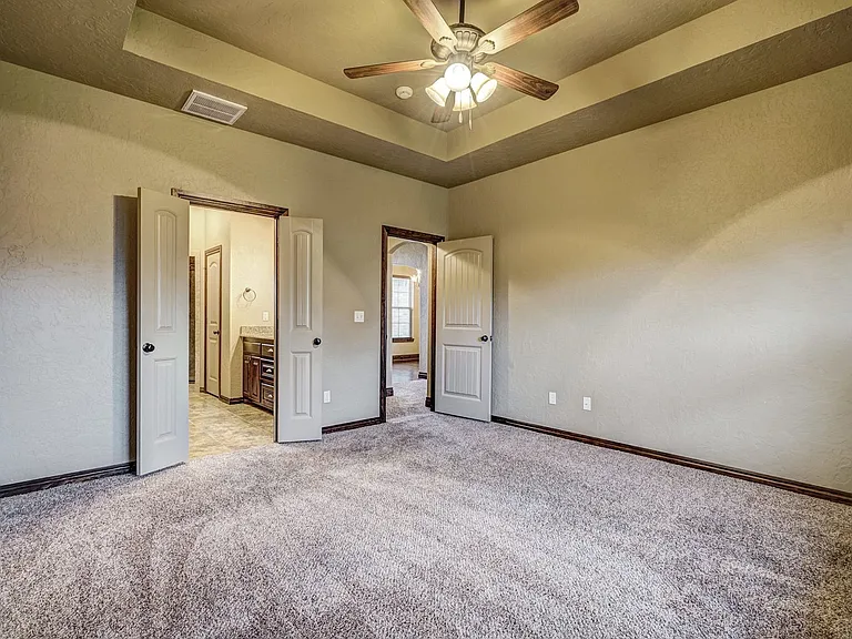 905 Samantha Ln — Photo 28