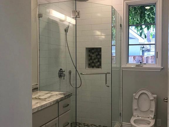 4th image of 460 Beresford Ave