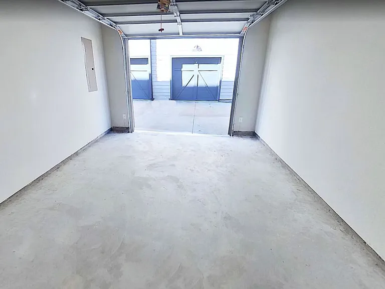 301 E Lamar St — Photo 11