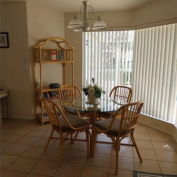 449 Dundee Ct — Photo 16