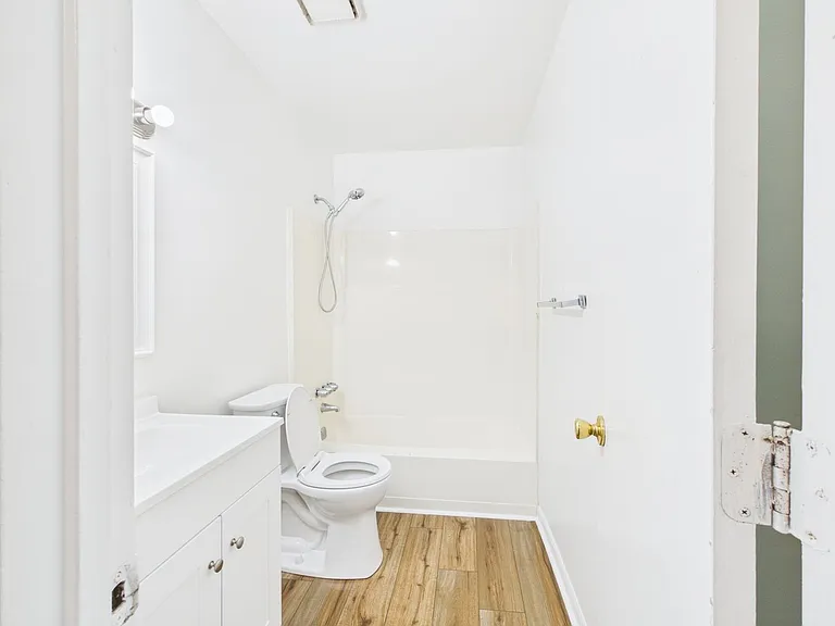 2305 Poplar St #B — Photo 17