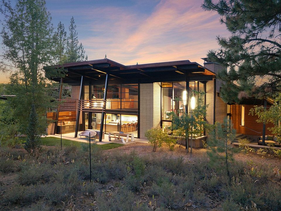 1st image of 9612 Dunsmuir Way
