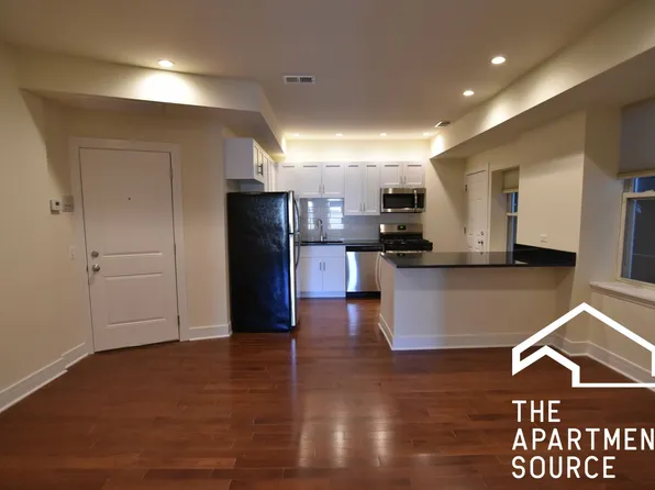 3233 N Clark St #2, Chicago, IL 60657