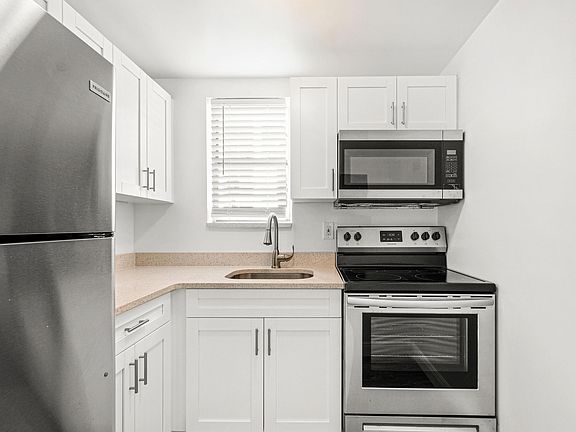 5th image of 3907 S Flagler Dr APT 103