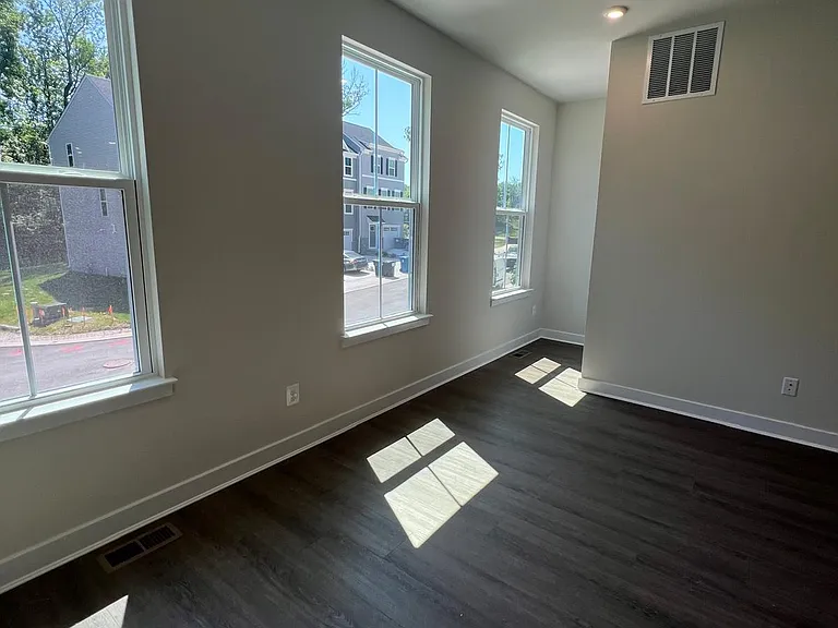 1513 Libourne Ct — Photo 4