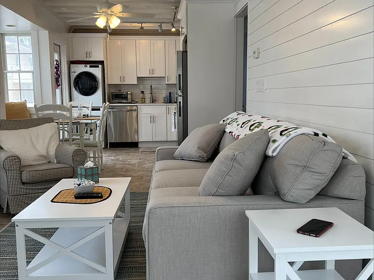 24 Virginia Ave — Photo 50