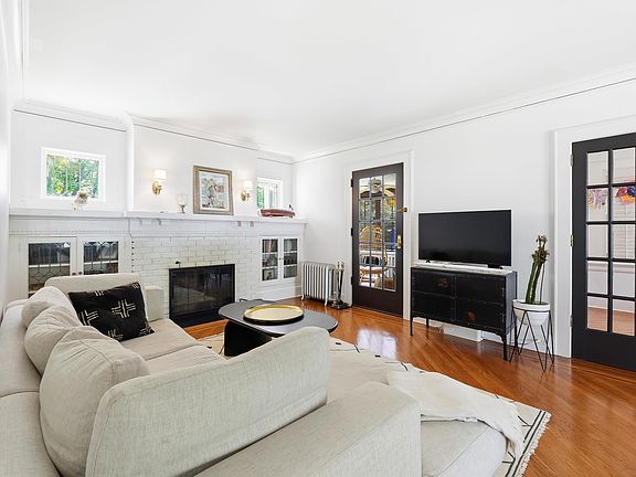 3rd image of 42 Courter Ave
