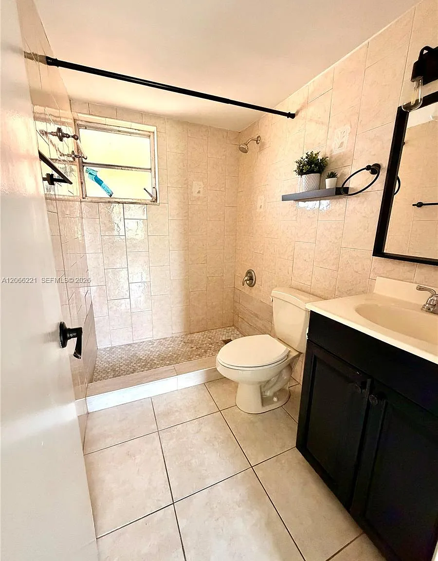 Pinebark Condo No 2 - Bld — Photo 2