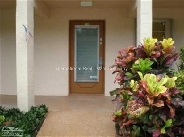 23 Abbey Ln APT 103, Delray Beach, FL 33446