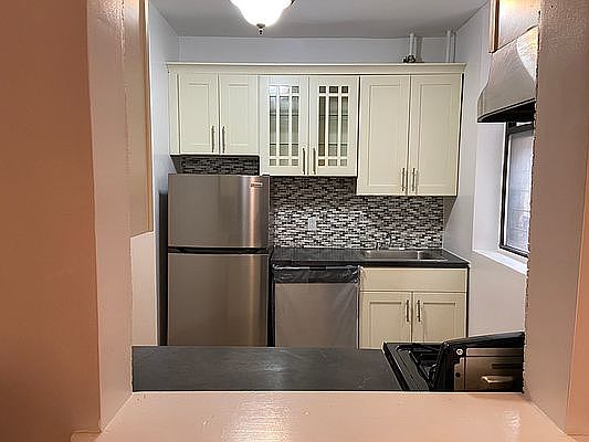 4th image of 572 W 156th St #32