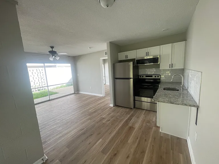 807 S Moody Rd #B3 — Photo 5