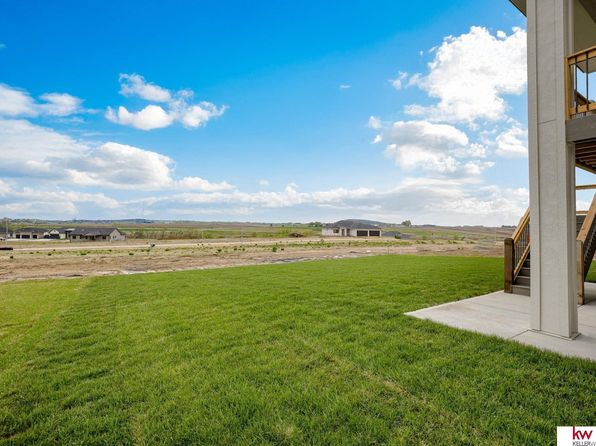 5608 N 212th St, Elkhorn, NE 68022