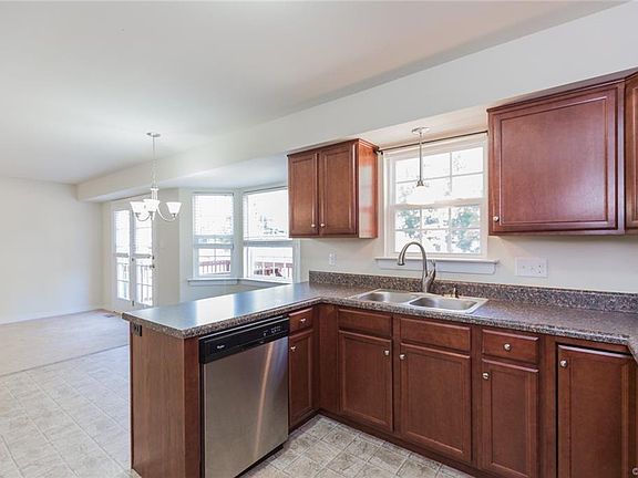 3rd image of 1504 Davis Ave