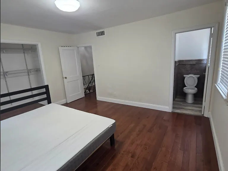 928 Disston St — Photo 5