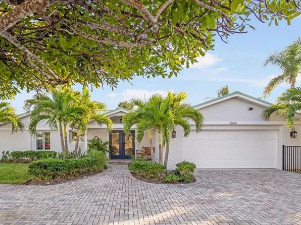 664 Key Royale Dr, Holmes Beach, FL 34217
