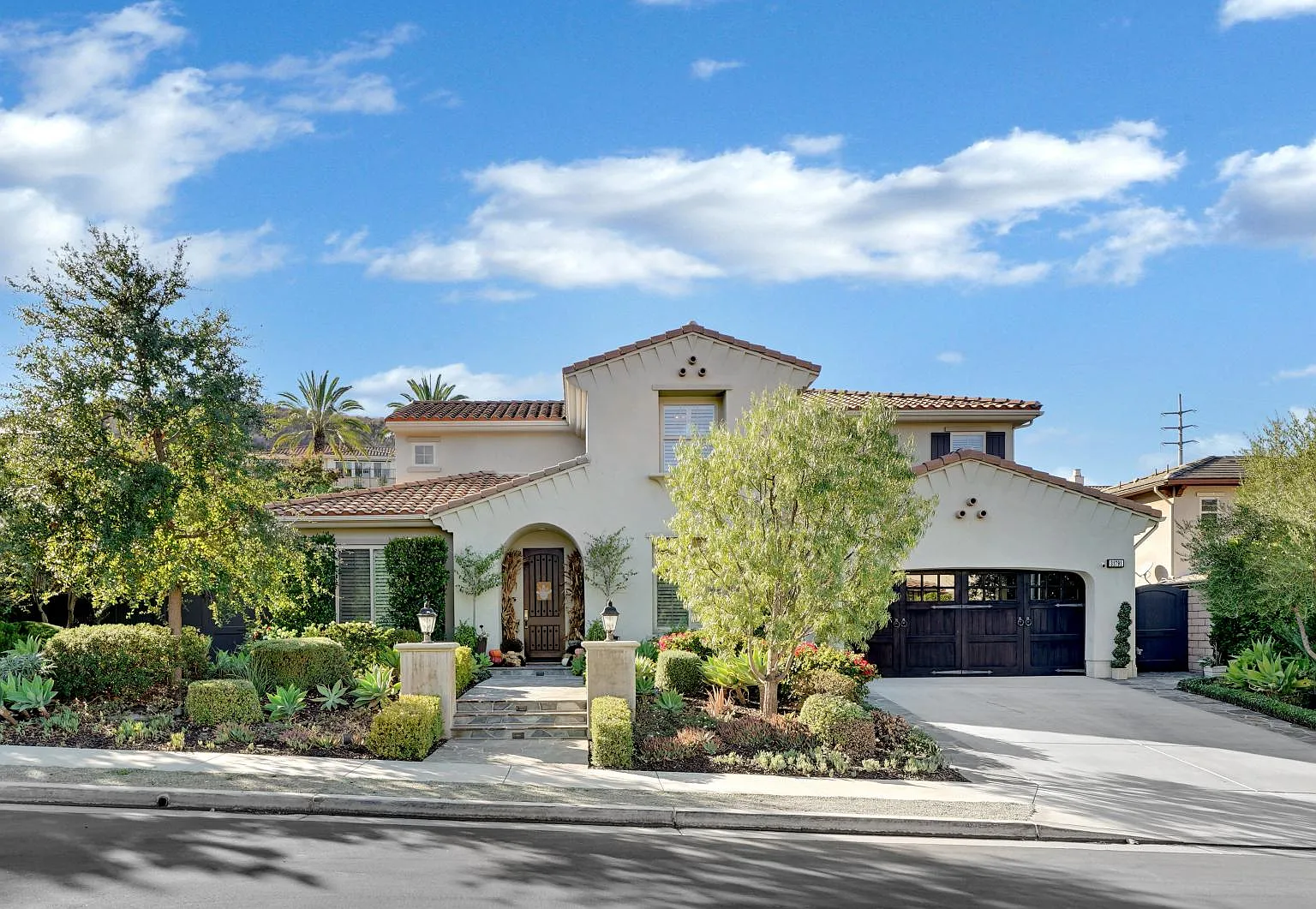 5 bed, 4.5 bath, 3595 sqft, $9,995 — Photo 1