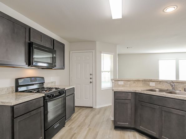 8638 Doris Oaks Cir