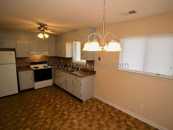 3rd image of 4047 E Freedom Cir